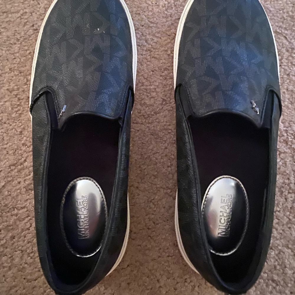 Black Michael kors with mk emblem on them 8.5 (sold)
